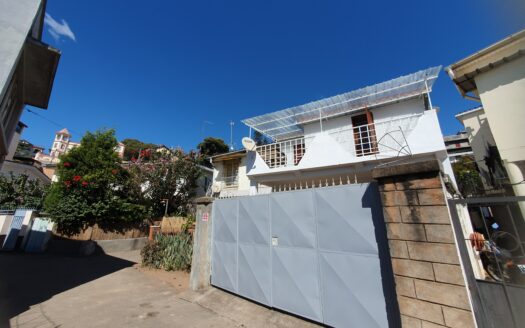 Maison T5 à étage avec dépendance – Anjanahary (zone sécurisée)